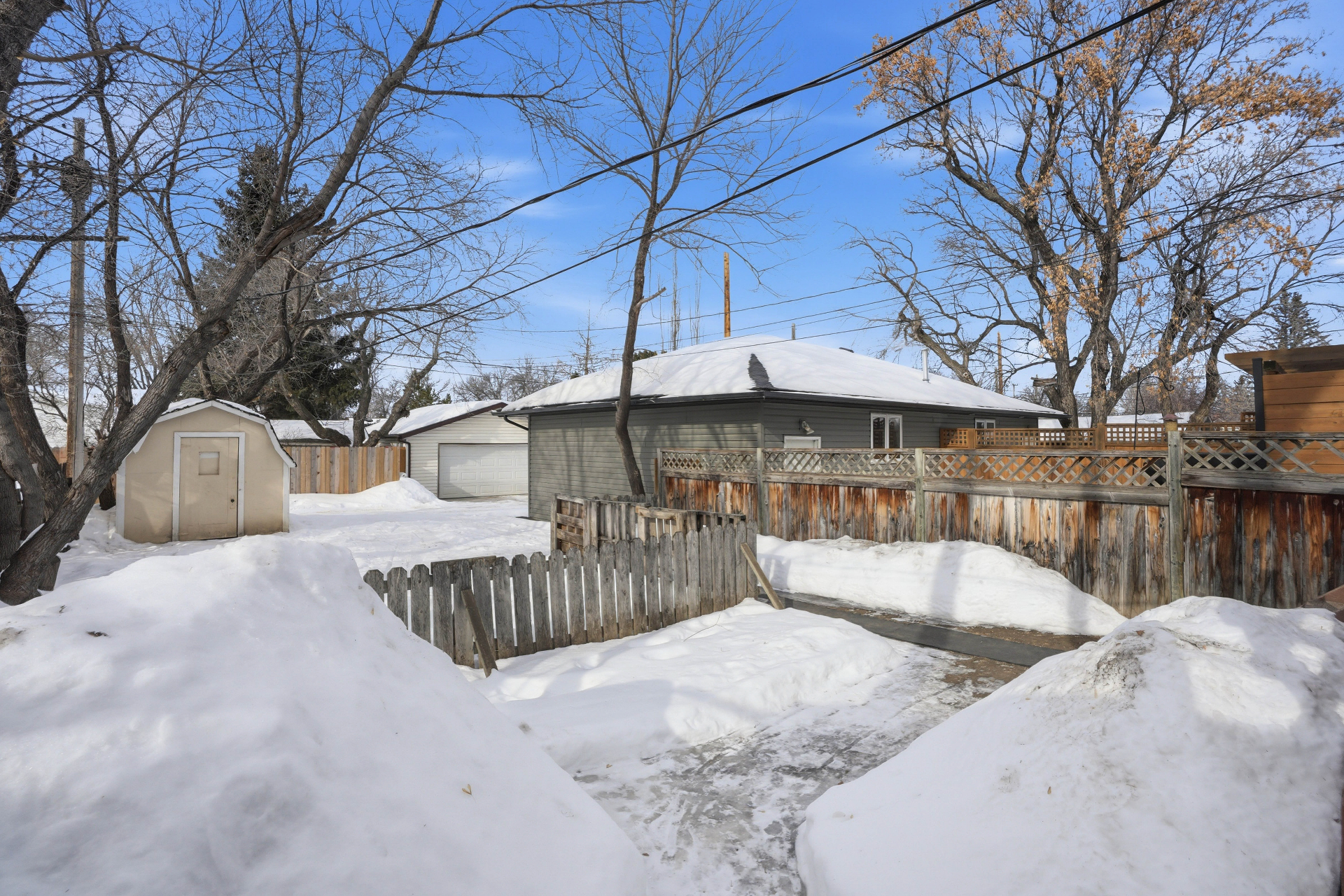 $18.5万 萨屯独立屋出售·1121 Ave H N——林与唐地产 - 11